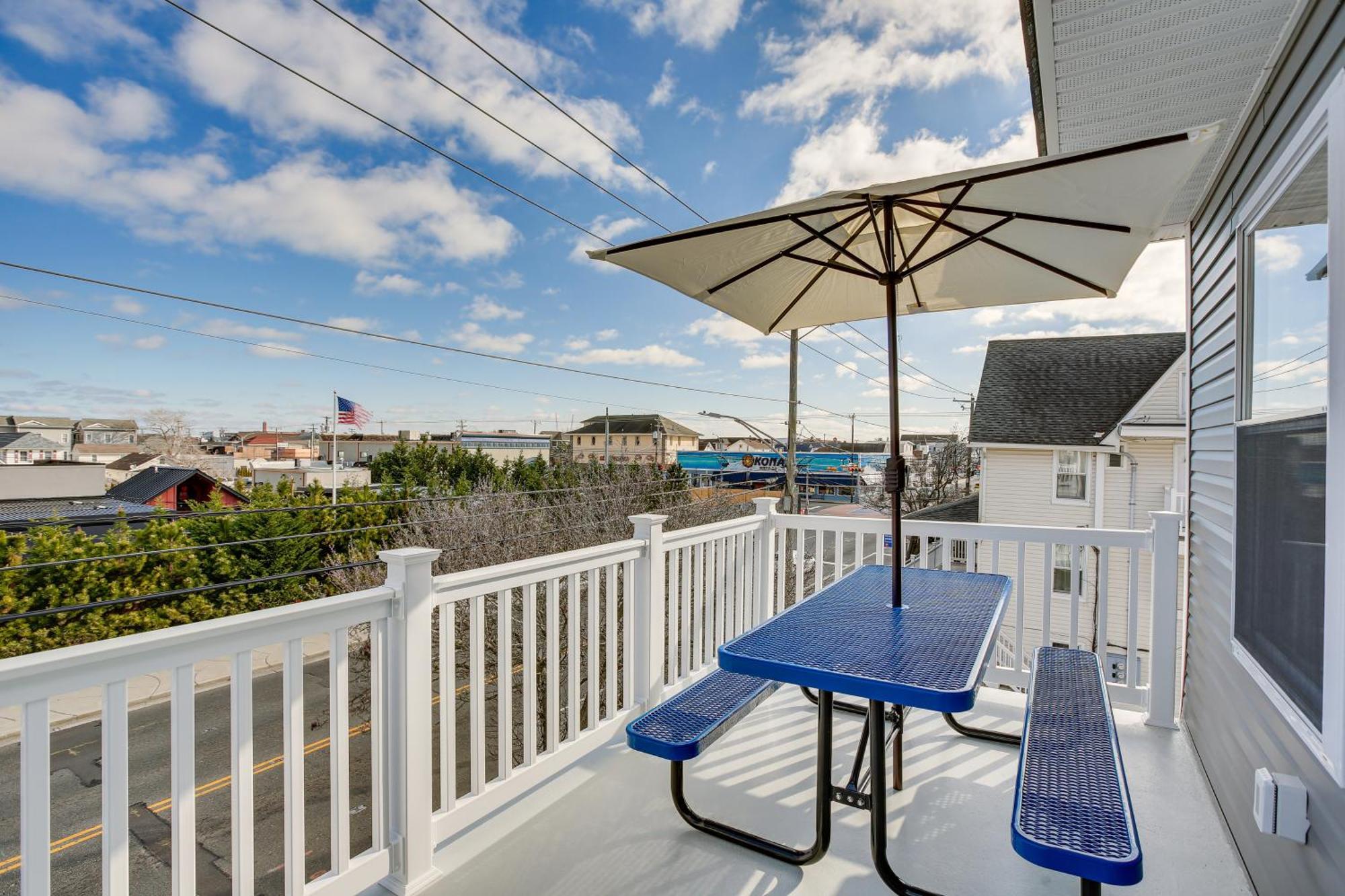 Spacious Wildwood Condo Walk To Beach! Kültér fotó